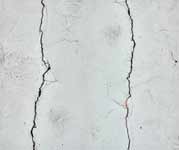 crepe verticali sul muro