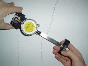 fessurimetro-monitoraggio-crepe-sui-muri-pericolose